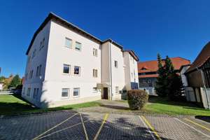 großzügige, helle 2-Zimmerwohnung zu vermieten.