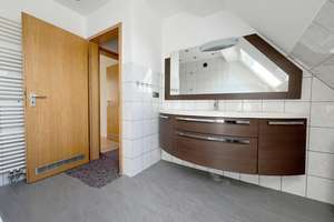 Ein echter Hingucker! Schicke Maisonette-Wohnung mit Einbauküche in ruhiger Lage – Eickenscheidtstraße 5, 45886 Ückendorf, Gelsenkirchen – Vorschaubild 9