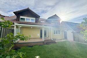 Gehobene EG‑Wohnung wie EFH mit eigenen Garten & überdachter Terrasse, begehrte Lage/Sackgasse