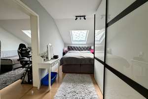 Charmante Dachgeschosswohnung im Altbau mit 2,5 Zimmern in der Wiesbadener Innenstadt – Die vollständige Adresse der Immobilie erhältst du vom Anbieter., 65185 Mitte, Wiesbaden – Vorschaubild 6