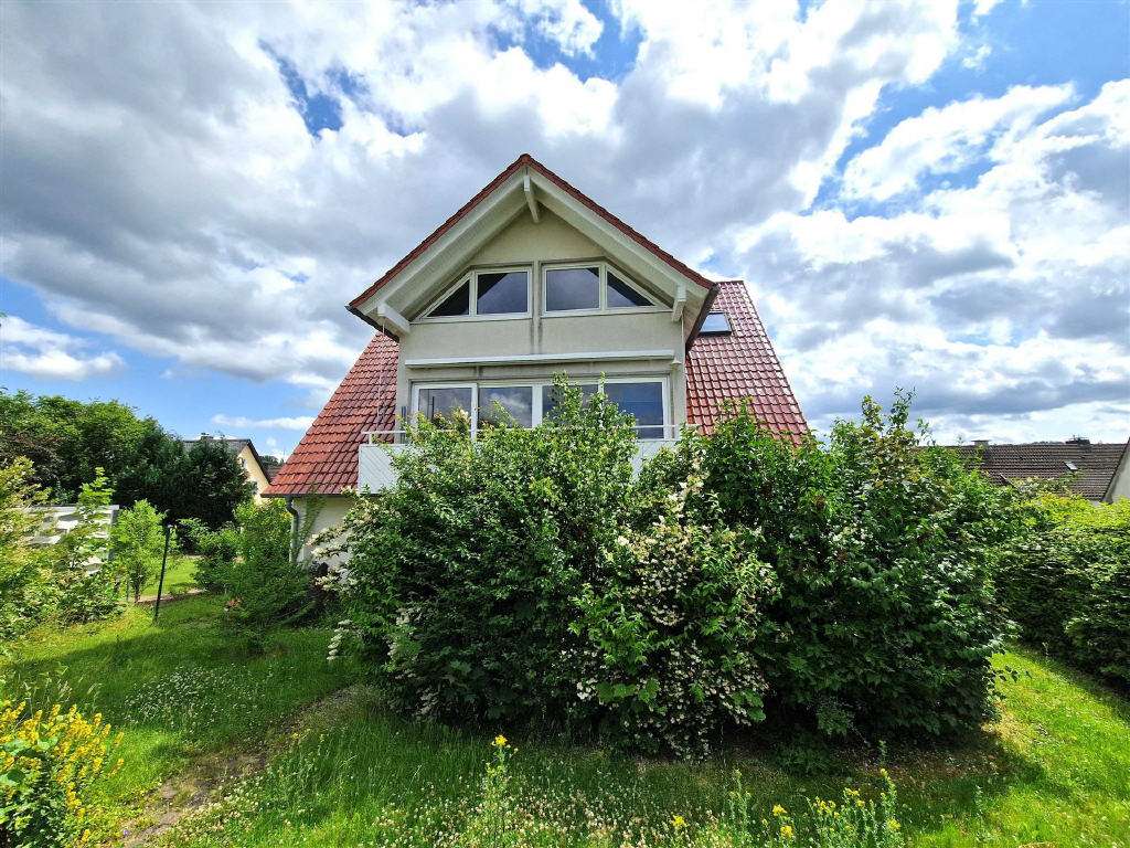 Immobilie in Warstein - Ruhe und Platz, auch für 2 Generationen: Ein-/Zweifamilienhaus mit Doppelgarage in Warstein!
 - Bild 1