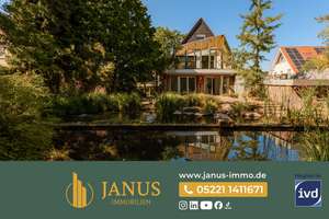 Bezugsfreies Zweifamilienhaus mit Schwimmteich, Wintergarten und parkähnlichem Grundstück