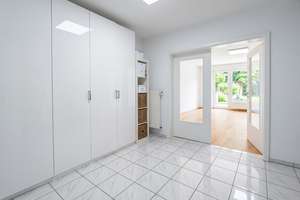 Modernisiertes Reihenmittelhaus in ruhiger Lage — neue Küche, neue Bäder, Süd-West-Garten