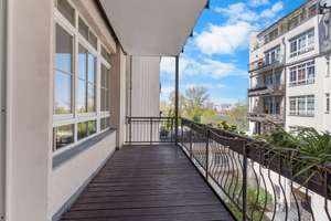 Altbauwohnung mit Potenzial zur 4-Zimmer-Wohnung – Terrasse am Wasser inklusive – Die vollständige Adresse der Immobilie erhältst du vom Anbieter., 10997 Kreuzberg, Berlin – Vorschaubild 1