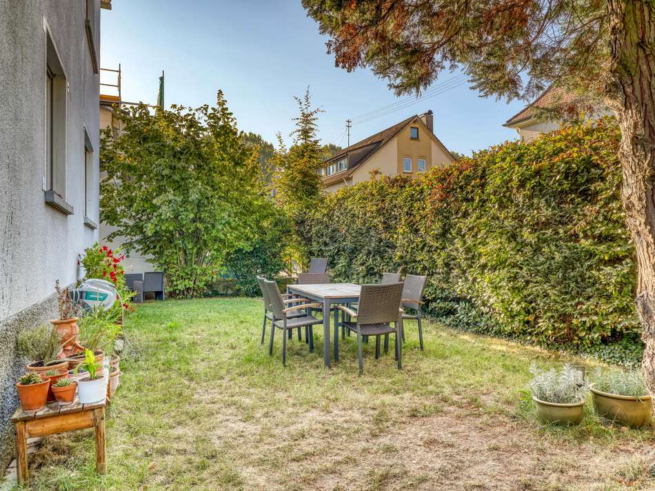 Vorgarten zur zur EG-Wohnung