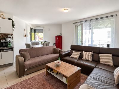 Moderne 3-Zimmer-Wohnung, Bj. 2017, A+, Glasbalkon, Aufzug & TG in Kirchseeon