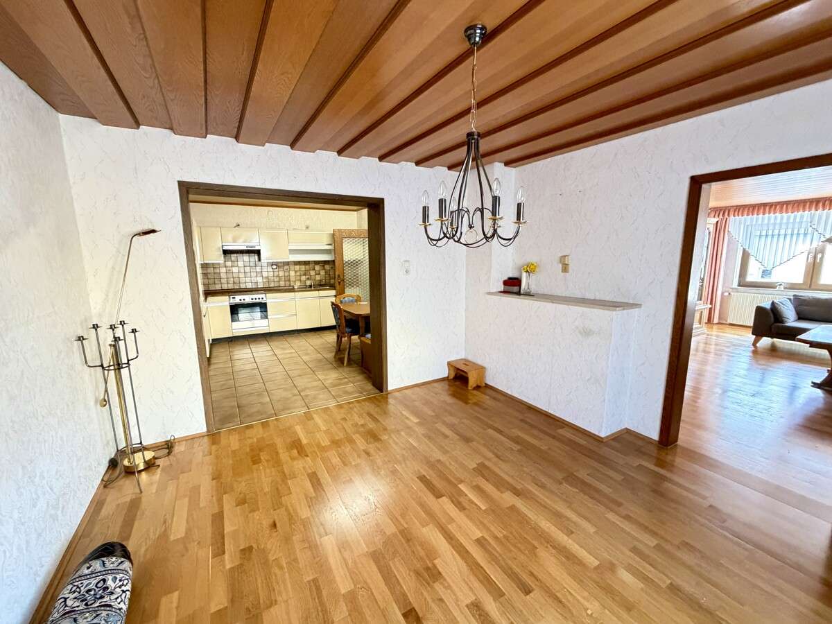 Immobilie in Regensburg - Renovierungsbedürftiges Zweifamilienhaus mit flexiblen Nutzungsmöglichkeiten in ruhiger Traumlage! - Bild 12