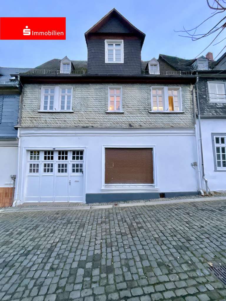 Immobilie in Weilburg - Denkmalgeschütztes Reihenmittelhaus in der Weilburger Altstadt - Bild 0