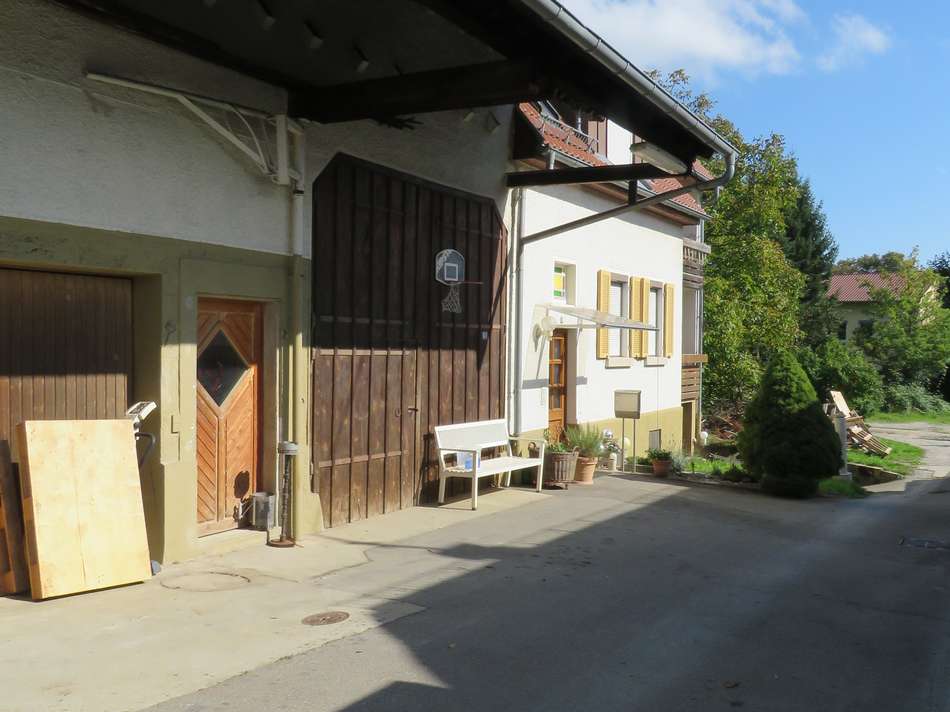 Ansicht Scheune und Wohnhaus