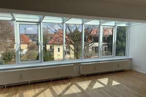 Sonnige 3-Zimmer-Dachgeschosswohung mit Balkon ins Grüne