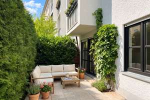 Traumhaft für Gartenliebhaber:
3 Zimmer Erdgeschoss-Wohnung mit Garten inkl. Tiefgaragenstellplatz