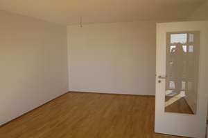 Helle 2 Zimmer Dachgeschoßwohnung in München Obermenzing – An der Schäferwiese 13, 81245 Obermenzing, München – Vorschaubild 3
