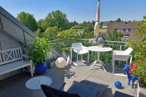 Hochwertige, große 3-Zimmer-Dachgeschosswohnung mit Balkon