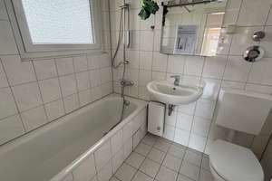 Helle 3,5-Zimmer Wohnung mit Balkon in Essen! 2 NKM frei! – Asthöwerstraße 7, 45147 Holsterhausen, Essen – Vorschaubild 5