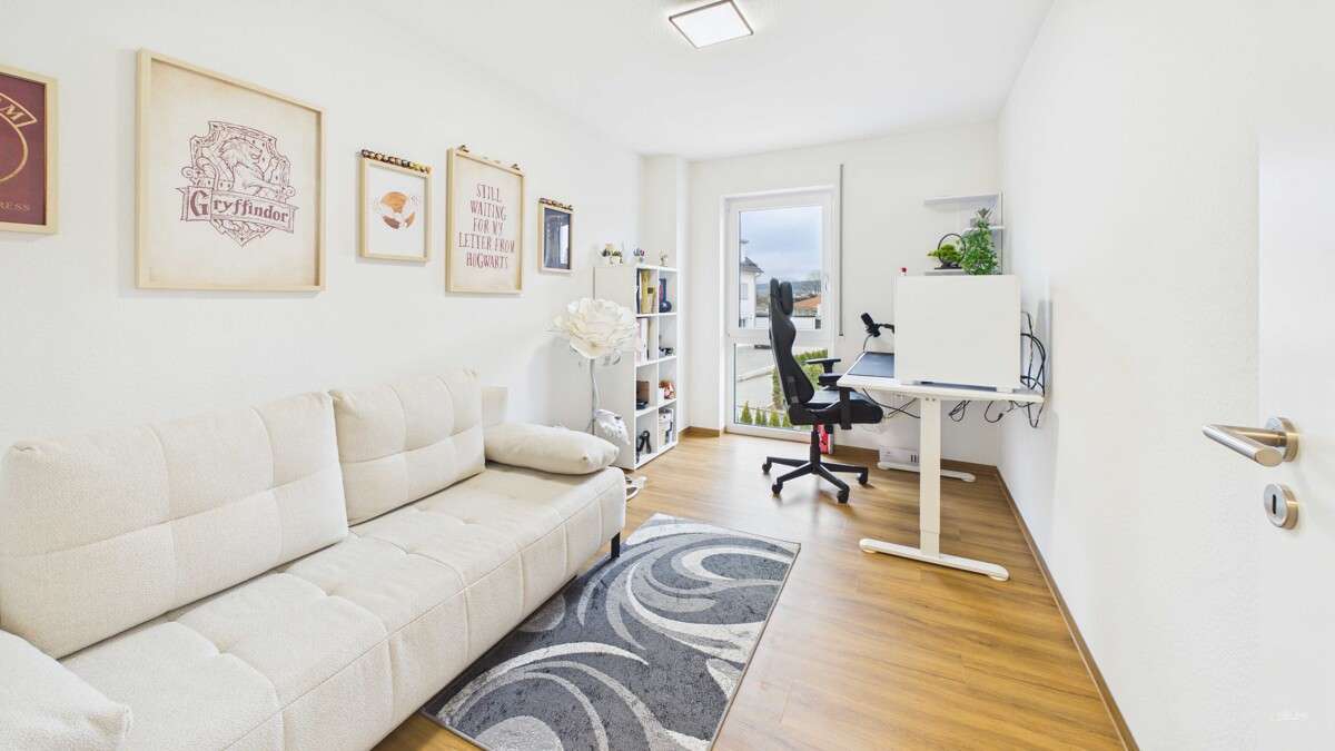 Immobilie in Langenenslingen - moderne barrierefreie A+ Wohnung - ruhige Lage mit großem Balkon, EBK & große Garage - Bild 3