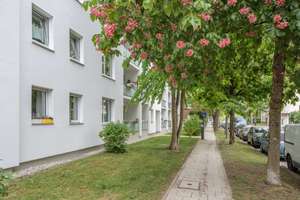 ProEigentum: Citynah wohnen: Stilvolle 3-Zi.-Wohnung mit zwei Loggien in München-Neuhausen – Funkerstraße 8, 80636 Alte Kaserne, München – Vorschaubild 2