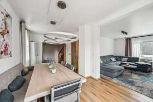 Viel Platz für Familie & Generationen – Wohnhaus mit ca. 290 m² Wohnfläche – Die vollständige Adresse der Immobilie erhältst du vom Anbieter., 56427 Siershahn – Vorschaubild 1