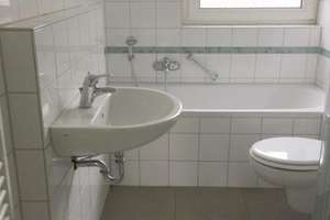 Wunderschöne Familienwohnung mit modernem Tageslichtbad und herrlichem Balkon im EG! – Freisenbruchstr. 5, 45279 Freisenbruch, Essen – Vorschaubild 2