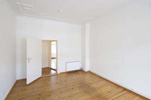 Schöne, bezugsfreie 2-Zimmer-Wohnung mit Balkon und charmanten Altbaudetails im Arnimplatz-Kiez! – Driesener Straße 29, 10439 Prenzlauer Berg, Berlin – Vorschaubild 4