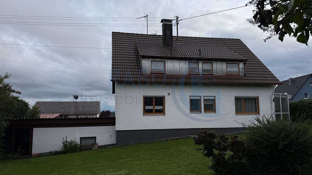 Immobilie in Neuhausen ob Eck - Großzügiges Zweifamilienhaus mit 712 m² Grundstück in beliebter Lage - Bild 3