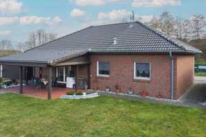 Malerischer Feldblick: Gepflegter Bungalow mit Garten, einer Garage und einem Carportstellplatz – Nordwestmecklenburg (Kreis) – Vorschaubild 4