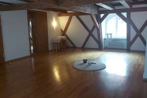 Altstadt Regensburg, Bismarckplatz: Großzügige 2 1/2 Zimmer-Dachgeschoss Wohnung mit großer Galerie – Die vollständige Adresse der Immobilie erhältst du vom Anbieter., 93047 Innenstadt, Regensburg – Vorschaubild 2