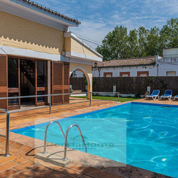 Exklusives Haus mit Pool, Garage und zusätzlichem Grundstück im Bahnhof Cortes de la Frontera