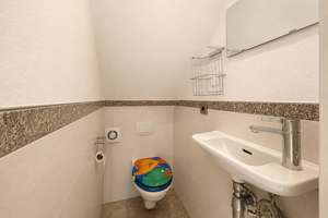 Stadtvilla mit Einliegerwohnung in Frankfurt 2 Garagen,2 Stellplätzen, Terrasse & Garten – 65931 Sindlingen, Frankfurt am Main – Vorschaubild 18