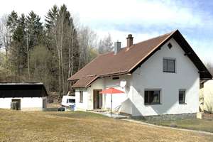 EINFAMILIENHAUS  mit großem Grundstück – Ideal für Ideen / auch Baugrundstück !! – Die vollständige Adresse der Immobilie erhältst du vom Anbieter., 94227 Zwiesel – Vorschaubild 2