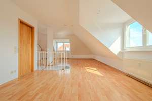BEZUGSFREI – GEMÜTLICHE MAISONETTE – DACHTERRASSE – DUSCHBAD MIT FENSTER – TG-PARKER – Die vollständige Adresse der Immobilie erhältst du vom Anbieter., 1219 Strehlen, Dresden – Vorschaubild 4