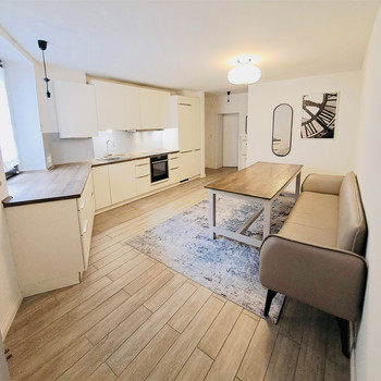 Geschmackvolle und komplett sanierte 3 Zi.-Wohnung in Top- Lage der Schwetzingerstadt