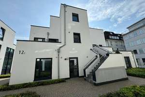 Helle Drei-Zimmer Wohnung mit Einbauküche und Terrasse in ruhiger Lage nahe dem Zentrum