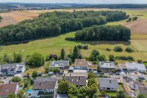 Freistehendes Einfamilienhaus mit 3 XXL-Garagen -  Viel Platz in ruhiger Lage – Die vollständige Adresse der Immobilie erhältst du vom Anbieter., 90587 Tuchenbach – Vorschaubild 4