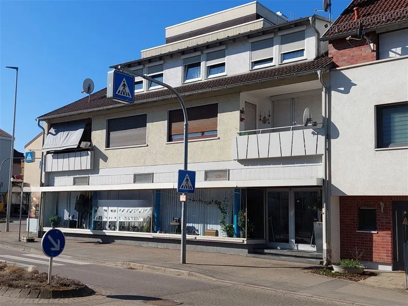 Multi-family Wohn- und Geschäftshaus – Rommelshausen – EG Ladenbüro + Obergeschoss Wohnungen