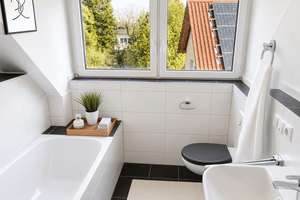 Neuwertige 3-Zimmer-Dachgeschosswohnung mit 2 Schlafzimmern, Balkon und Aufzug – Wachtelweg 29, 81927 Waldtrudering, München – Vorschaubild 16
