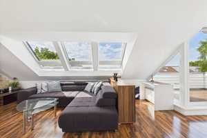 Lichtdurchflutete Dachgeschosswohnung mit Süd-Loggia in München-Untermenzing – München – Vorschaubild 2