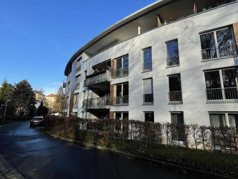 Wärmegedämmte Altbauwohnung in ruhiger Lage mit store Parkblick