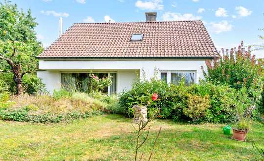 Freistehendes Einfamilienhaus mit großem Garten in zentraler Lage von Wolfschlugen