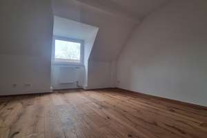LEERSTEHENDE KERNSANIERTE 2 ZKB DG-WOHNUNG, NOBILIA-EBK UND KELLER IN RUHIGER LAGE OHNE PROVISION – Zorndorfstraße 17, 50737 Weidenpesch, Köln – Vorschaubild 6