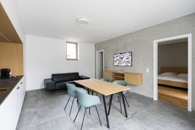 Voll möblierte Neubauwohnung in bester Innenstadtlage – einziehen und wohlfühlen