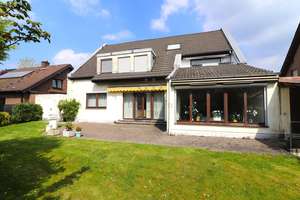 Stilvolle und großzügige 3-Raum Erdgeschosswohnung mit tollem Garten im 2-Fam.-Haus in TOP-Lage! – Die vollständige Adresse der Immobilie erhältst du vom Anbieter., 47259 Huckingen, Duisburg – Vorschaubild 2