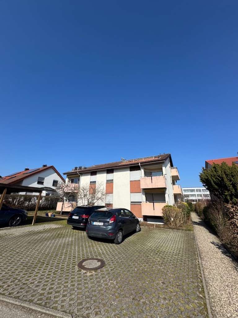 Immobilie in Kusterdingen - Gepflegte 2 Zi.- DG-Wohnung mit 2x Balkon, DU/ WA, EBK sowie PKW-Stellplatz in Kusterdingen - Bild 1