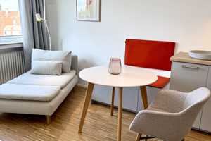 Einziehen & wohlfühlen: hochwertig sanierte 1 Zimmer Wohnung mit Blick über die Dächer Neuhausens – Dachauer Str. 245, 80637 München – Vorschaubild 5