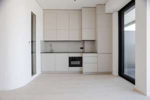 Über den Dächern der Stadt – exklusive 2-Zimmer-Wohnung mit Skylineblick im 40. Stock – 60325 Westend-Süd, Frankfurt am Main – Vorschaubild 2