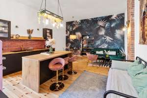 Raw Berlin charm meets prime location – 3 rooms in Friedrichshain | No agent fee | Vacant