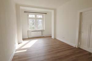 Stilvolle, renovierte 3-Zimmer-Wohnung mit Einbauküche in Oberbarmen – Liegnitzer Str. 44, 42277 Oberbarmen, Wuppertal – Vorschaubild 3