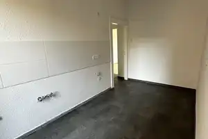 Geschmackvolle, sanierte 2-Zimmer-Wohnung mit Balkon in Nürnberg – Melanchthonplatz 19, 90443 Nürnberg – Vorschaubild 2