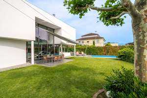 LUXURIÖSES EINFAMILIENHAUS MIT EINLIEGERWOHNUNG, GROßEM GARTEN & POOL IN BAD KROZINGEN – Die vollständige Adresse der Immobilie erhältst du vom Anbieter., 79189 Bad Krozingen – Vorschaubild 9