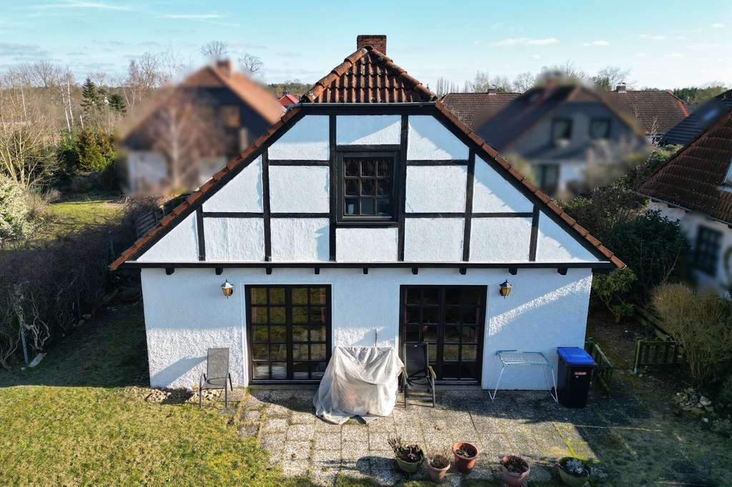 Immobilie in Edemissen - Charmantes Einfamilienhaus mit Terrasse, Kamin und Carport – viel Potenzial in ruhiger Lage - Bild 2