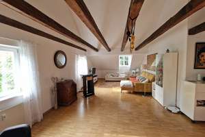 Historisches Mehrfamilienhaus: 4-Zimmer-Wohnung mit Garten – Sebastian-Bauer-Str. 13, 81737 Altperlach, München – Vorschaubild 2